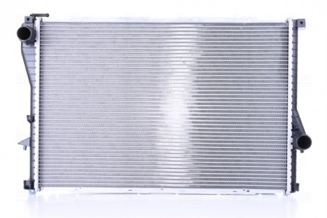 Радиатор охлаждения BMW 5 E39 (95-)/ 7 E38 (94-) NISSENS 60648A (фото 1)