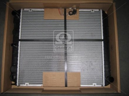 Радиатор охлаждение VOLVO 740/760/940 MT 82-96 NISSENS 65545A