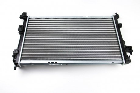 Радіатор охолодження двигуна Combo 1.3 CDTi 04> (+/- AC) BSG BSG 65-520-010 (фото 1)